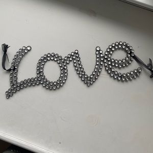 Love sign to hang on wall
